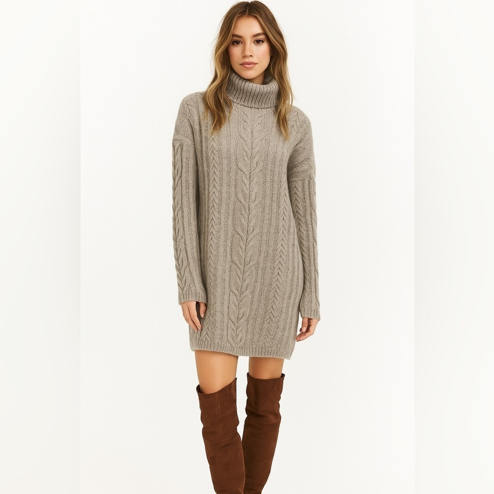 Vintage Neiman Marcus 100% cashmere cable knit long line turtleneck sweater. OS